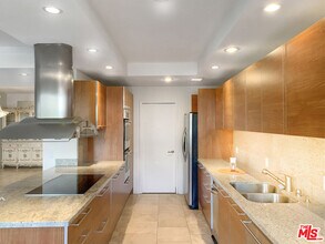 121 S Palm Dr in Beverly Hills, CA - Building Photo - Building Photo