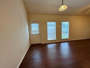 1717 Constantino Cir-Unit -1717B Constantino Circle in Austin, TX - Foto de edificio - Building Photo