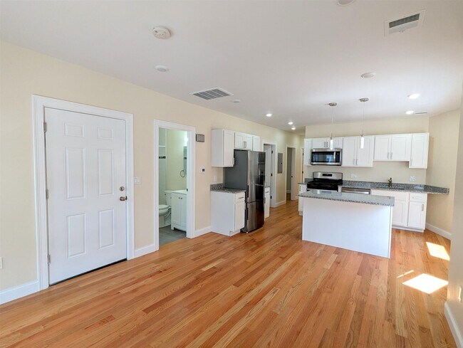 2 Sacramento Pl, Unit #3
