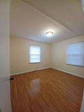 1112 Irving Ave in Rockford, IL - Building Photo - Building Photo