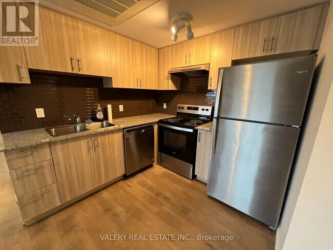 275 Larch St in Waterloo, ON - Building Photo - Building Photo