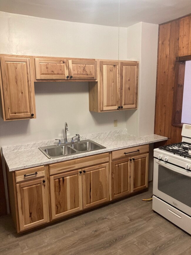 1436 E 9th St, Unit 2