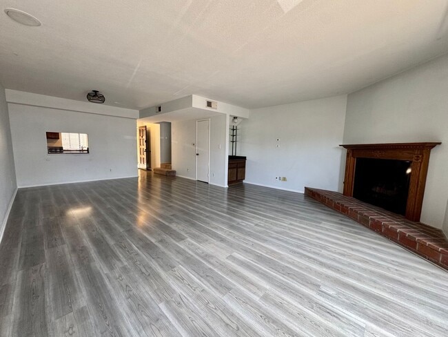 5070 Kester Ave in Los Angeles, CA - Building Photo - Building Photo