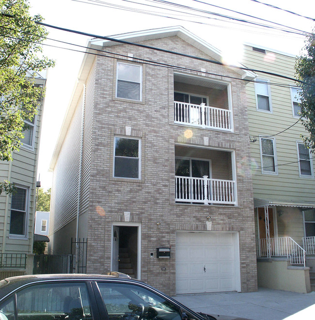 35 Logan Ave in Jersey City, NJ - Building Photo - Building Photo