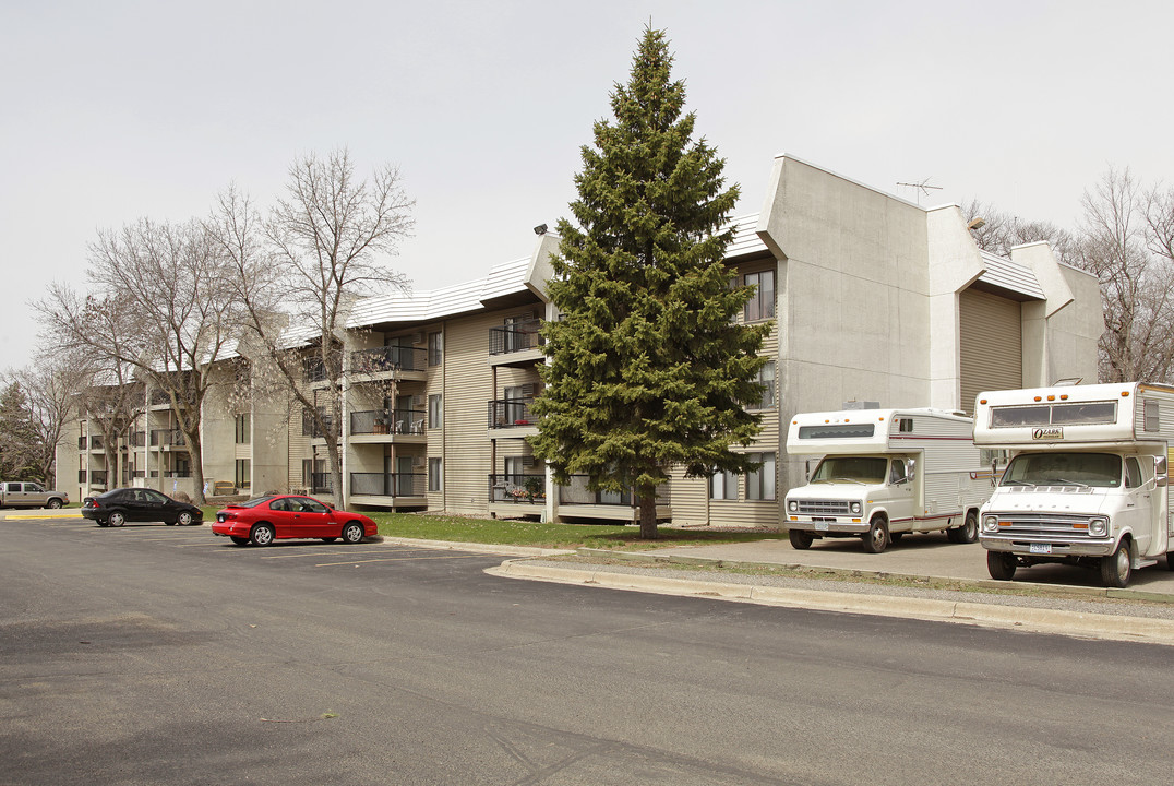 Tower Hills West Apartments in Prior Lake, MN - Building Photo