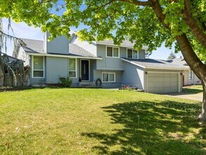 8307 W Grand Ronde Pl in Kennewick, WA - Building Photo - Building Photo