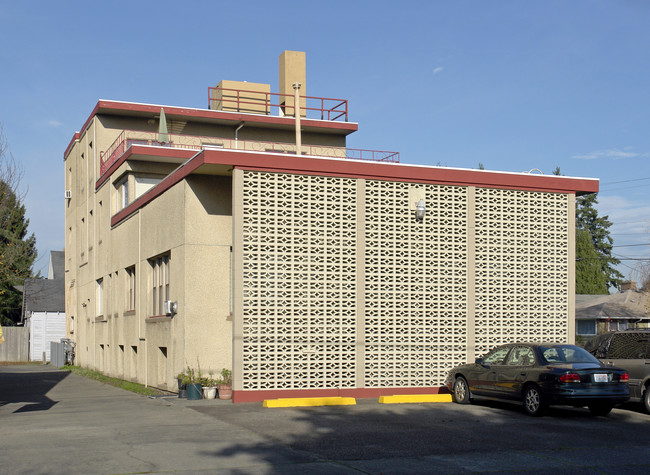 Hathaway Apartments in Puyallup, WA - Building Photo - Building Photo