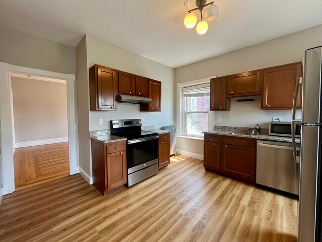 904 Massachusetts Ave, Unit 8 in Cambridge, MA - Building Photo - Building Photo