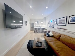 360 Meridian St in Boston, MA - Building Photo - Building Photo