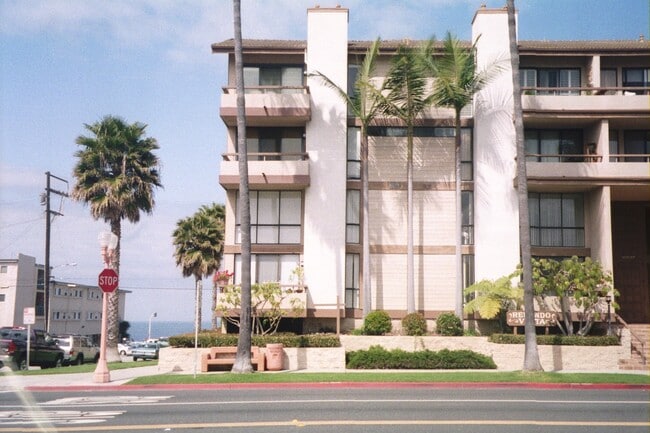 1007 S Catalina Ave in Redondo Beach, CA - Foto de edificio - Building Photo