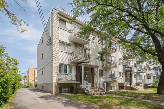 7415 Des Ormeaux Av in Montréal, QC - Building Photo - Primary Photo