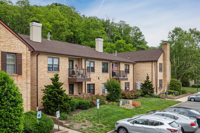 Wellington Place in Matawan, NJ - Building Photo - Building Photo