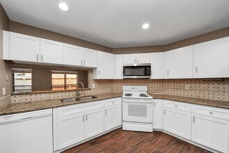 2227 S Ferrisburg Ct in Sugar Land, TX - Building Photo - Building Photo