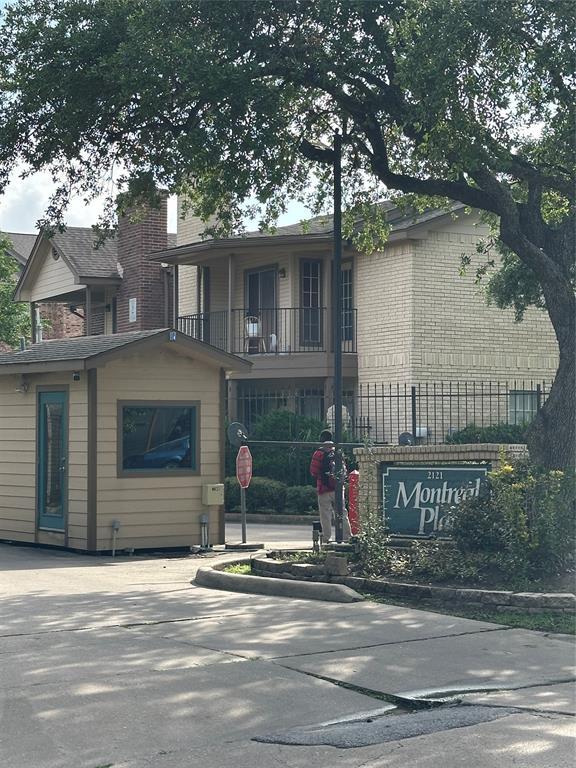 property at 2121 Hepburn St