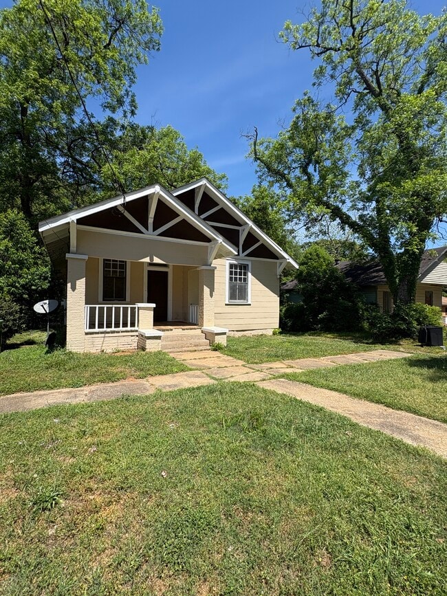 property at 2009 Palmetto St