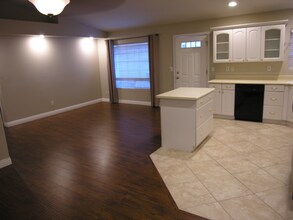 110 E Ford Ave in Las Vegas, NV - Building Photo - Building Photo