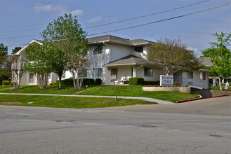 Arlington Plaza in Arlington, TX - Building Photo - Building Photo