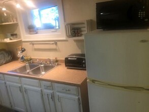 221 Dorchester Ave in Asheville, NC - Building Photo - Building Photo