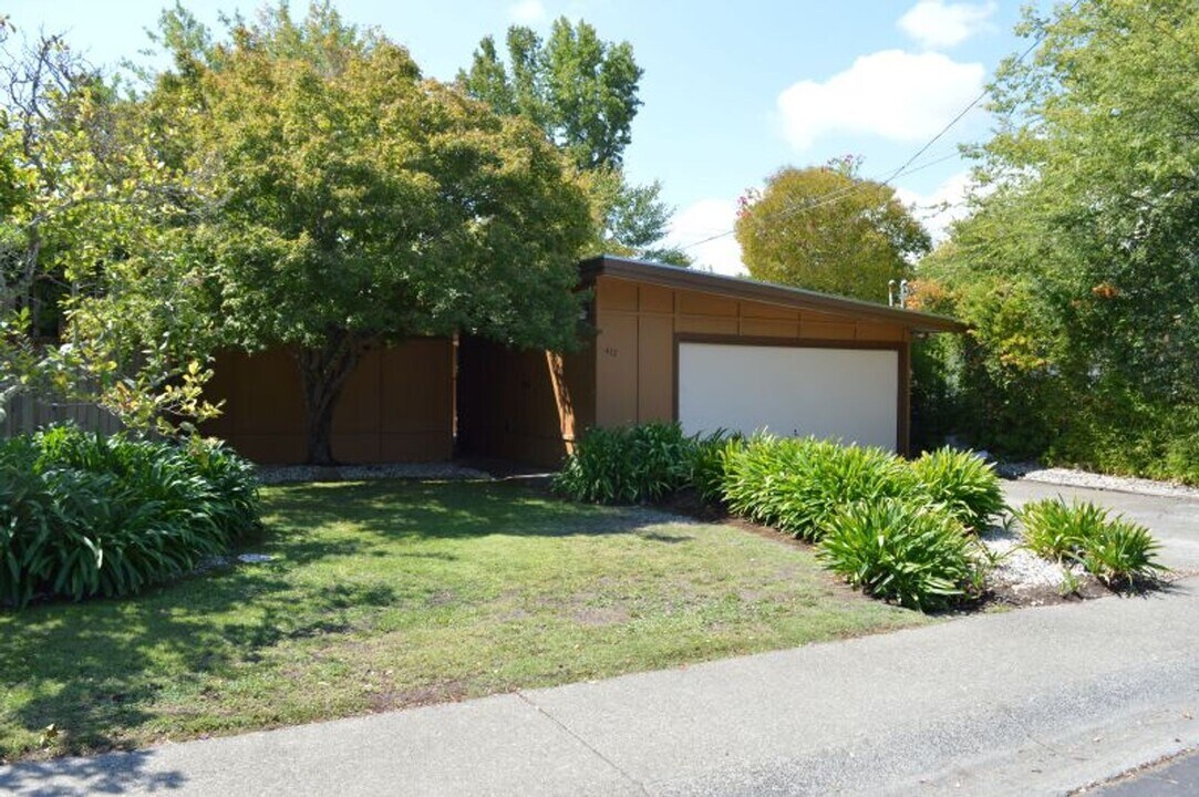 417 Hickory Ln in San Rafael, CA - Building Photo