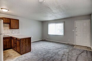 509 Green Valley Dr in Mount Vernon, IN - Building Photo