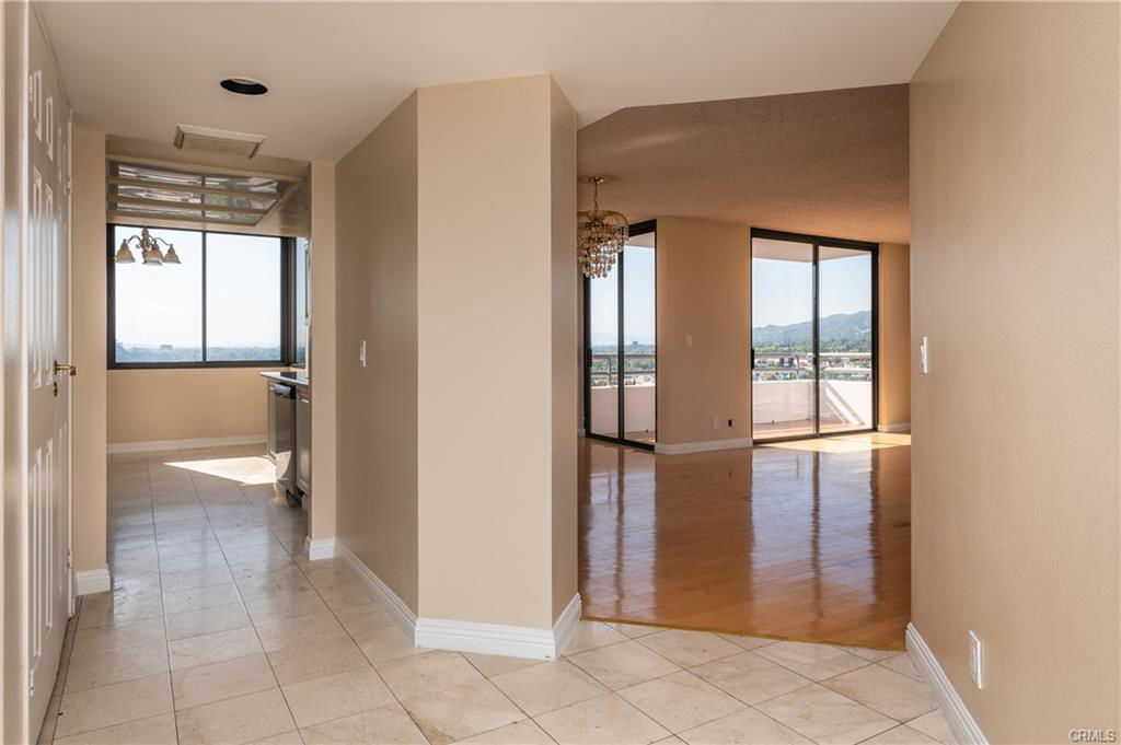 345 Pioneer Dr in Glendale, CA - Foto de edificio