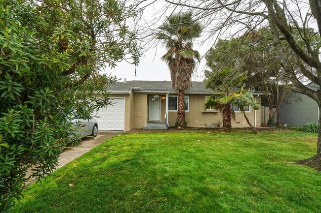 2148 Irvin Wy in Sacramento, CA - Building Photo - Building Photo