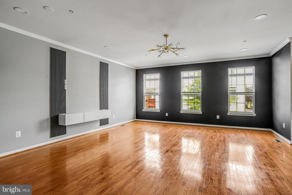 23210 Roberts Tavern Dr in Clarksburg, MD - Building Photo