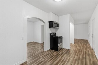 613 W Murray St in Denison, TX - Building Photo - Building Photo