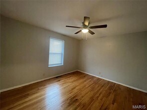 253 Chambers Rd in St. Louis, MO - Foto de edificio - Building Photo