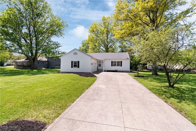 5712 Burns Rd in North Olmsted, OH - Building Photo - Building Photo