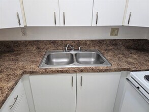 5306 NW 22nd St in Lauderhill, FL - Building Photo - Building Photo