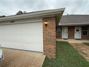 1160 N Boxley Ave in Fayetteville, AR - Foto de edificio - Building Photo