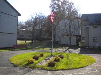Golden Park in Liberty, NY - Foto de edificio