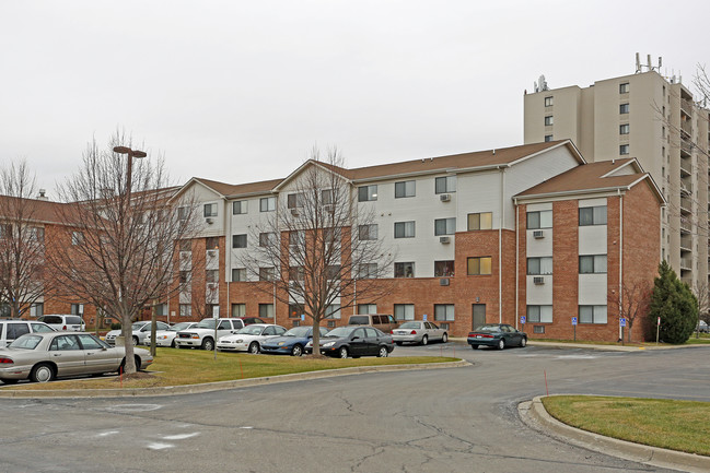 AHEPA 371 Senior Apartments in Harrison Township, MI - Foto de edificio - Building Photo