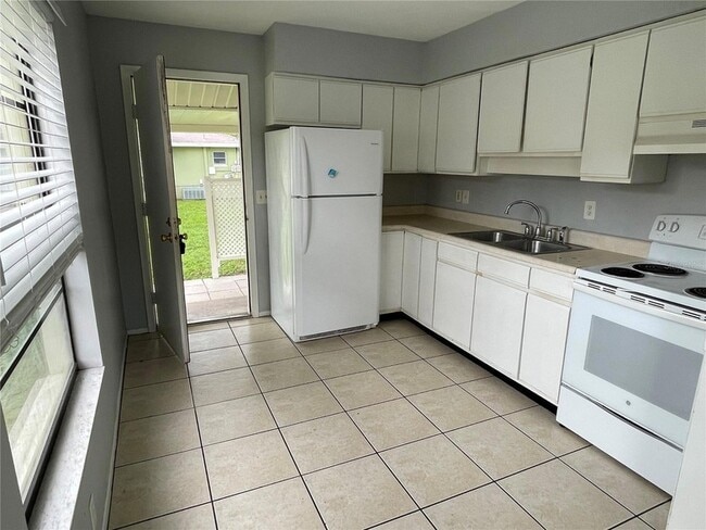 157 2nd Ave SW in Largo, FL - Building Photo - Building Photo