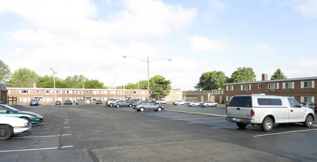 Holland Gardens Apartments in Brook Park, OH - Building Photo - Building Photo