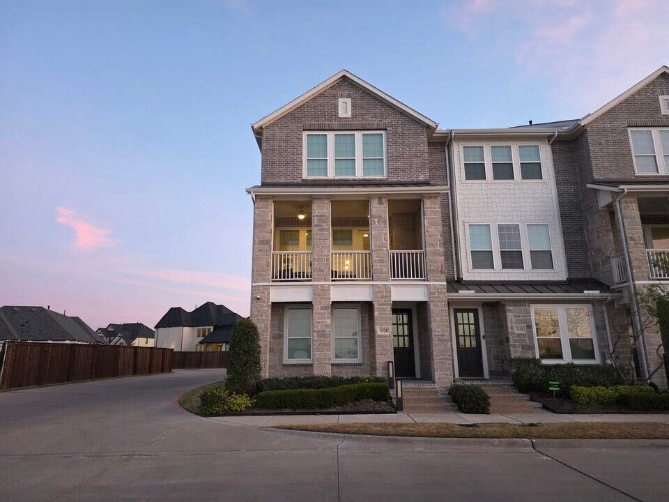 1328 Island Vista Dr in Arlington, TX - Building Photo