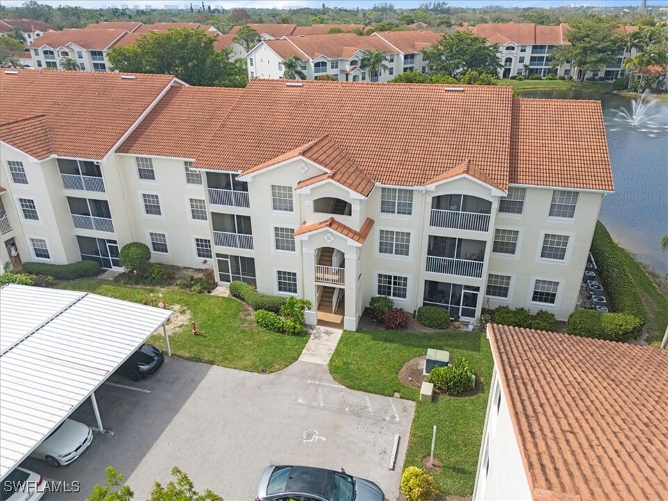 4690 St Croix Ln in Naples, FL - Foto de edificio