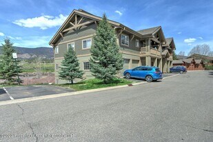 315 River View Dr in New Castle, CO - Building Photo