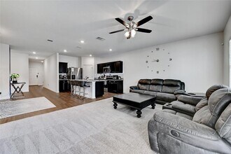 19401 Berringer Dr in Pflugerville, TX - Building Photo - Building Photo