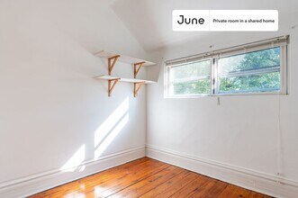 Room in Shared 2 bed/1 bath home in Chicago, IL - Building Photo - Building Photo