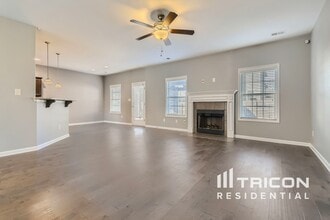 27 Hillshire Dr in Newnan, GA - Building Photo - Building Photo