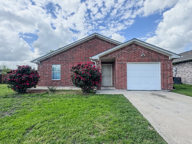 1712 Manor Garden Curve in Greenville, TX - Building Photo - Building Photo