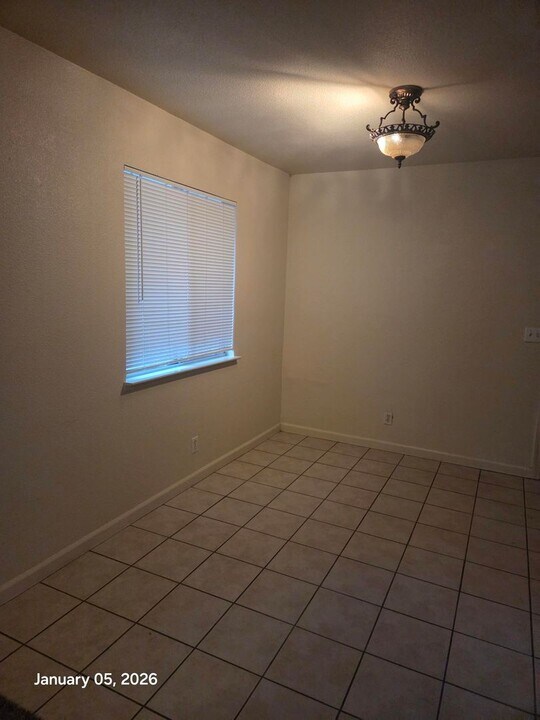 1133 Le Brun Ln in Redding, CA - Building Photo