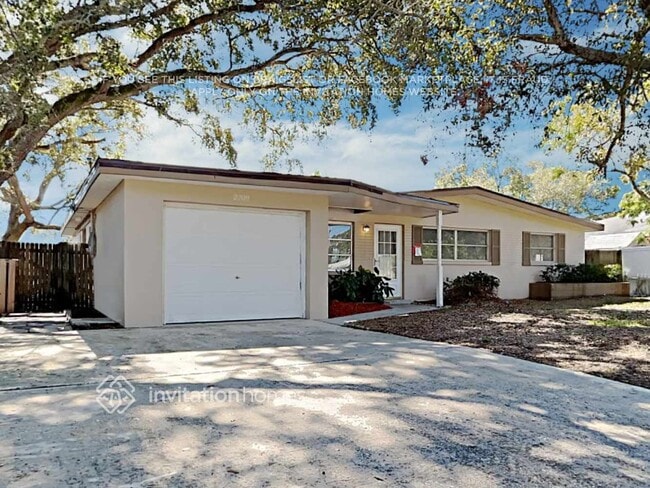 property at 2209 Curtis Dr S