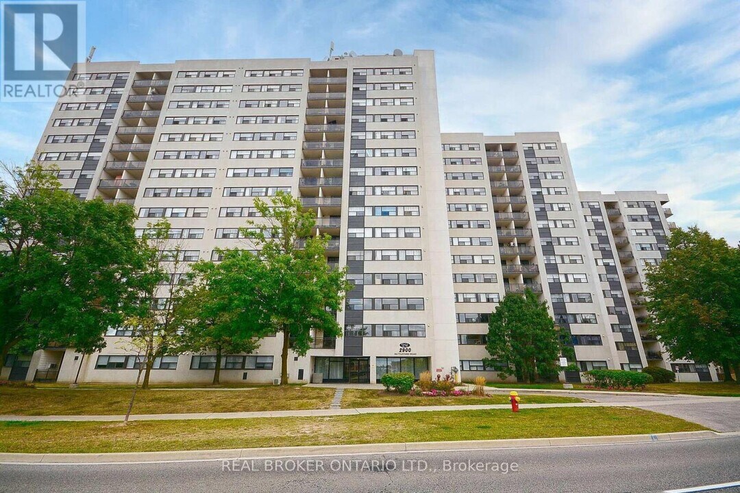 2900 Battleford Rd in Mississauga, ON - Building Photo
