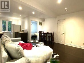 57 Glenside Ave in Toronto, ON - Building Photo - Building Photo
