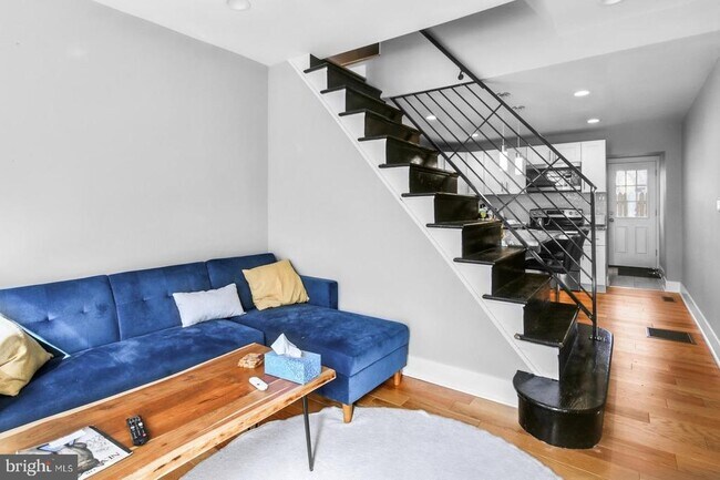 441 E Flora St in Philadelphia, PA - Building Photo - Building Photo