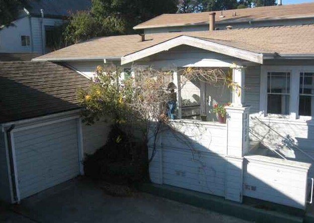 3253 Lynde St in Oakland, CA - Building Photo