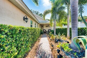 1250 Silverstrand Dr in Naples, FL - Building Photo - Building Photo